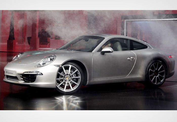 Σε λίγο καιρό η νέα Porsche 911 θα διαθέτει στη γκάμα της και υβριδική έκδοση.